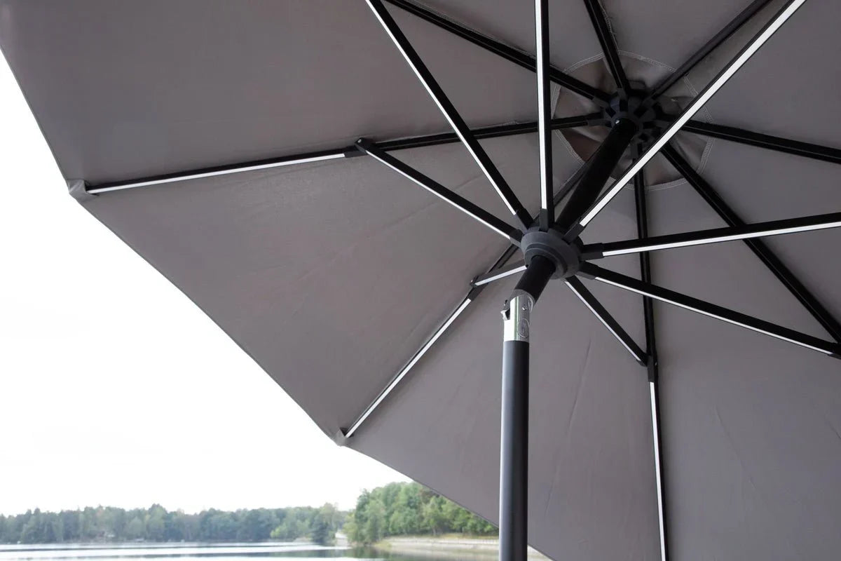 Sonnenschirm Lightning – Ø270 cm in wahlweise Schwarz oder Grau