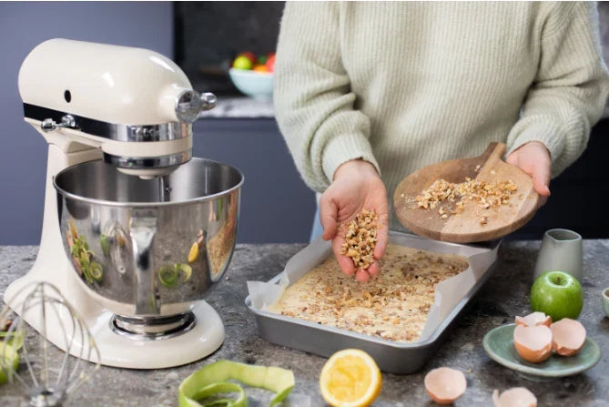 KitchenAid 4,8 L 5KSM185 Artisan Küchenmaschine Meatlover Metallfleischwolf 5KSMMGA Gr. 8 und Spritzgebäckvorsatz