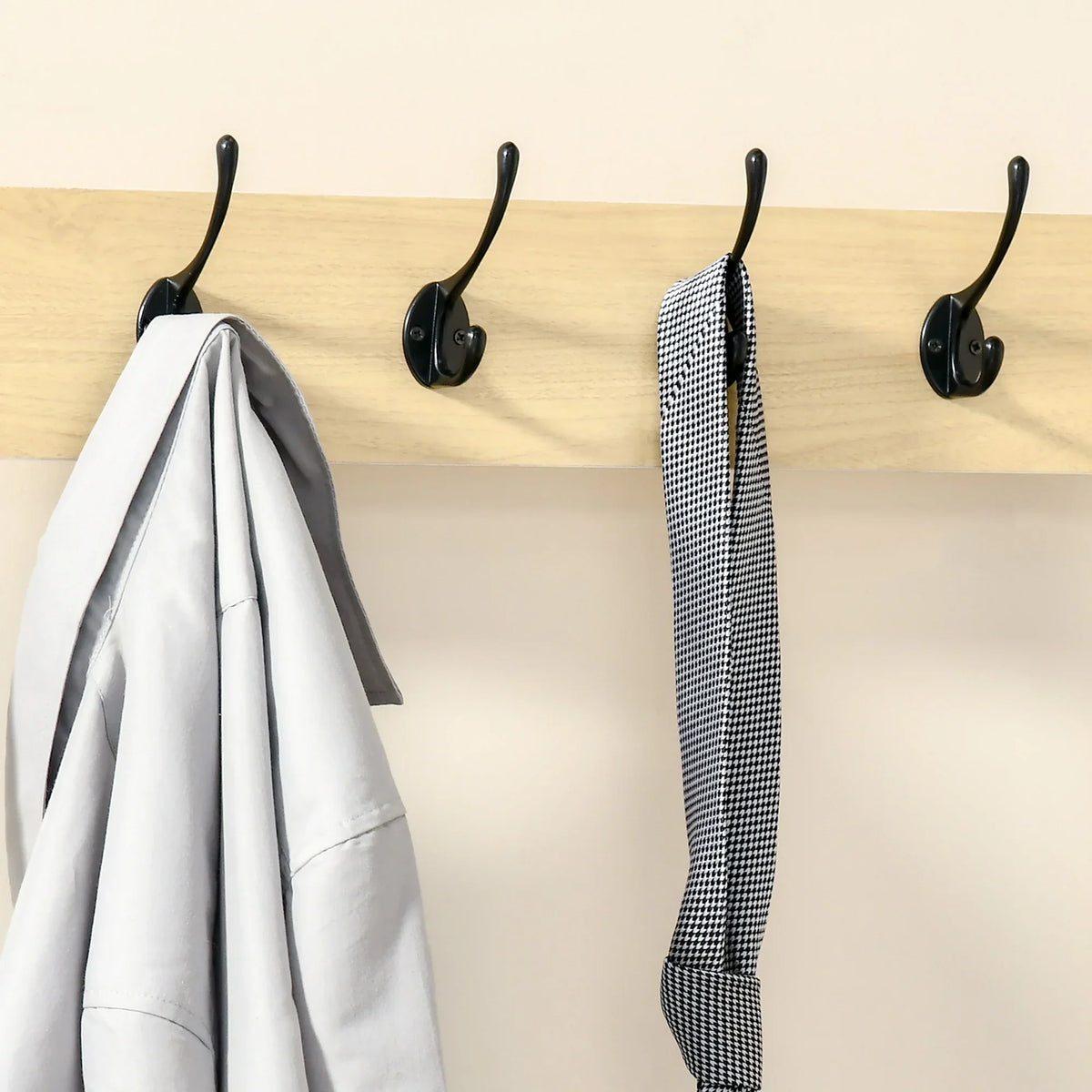 HOMCOM Garderobenständer mit Bank und Metall Schuhregal mit 3 Regalen und 4 Haken zum Aufhängen von Kleidung für Flur/Diele 60x40x175 cm Schwarz und Natur